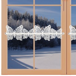 Feenhaus-Scheibengardine Schmetterlinge Plauener Spitze am Fenster Winter