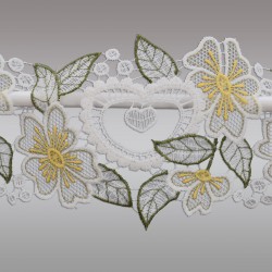 Feenhaus-Spitzenkante Filia Herz mit Blüten aus Echter Plauener Spitze im Detail