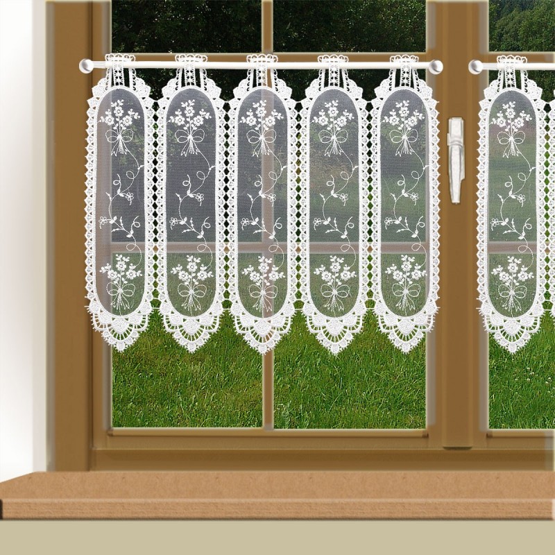 Stickerei-Scheibengardine Fleur Weiß an einem Fenster Stickerei-Scheibengardine Fleur Weiß an einem Fenster